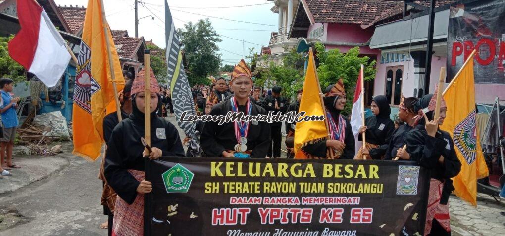 Foto pesilat SH Terate persiapan mengikuti pawai