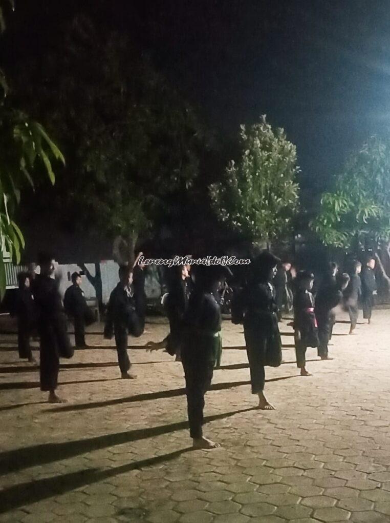 Foto pesilat SH Terate sedang pemanasan