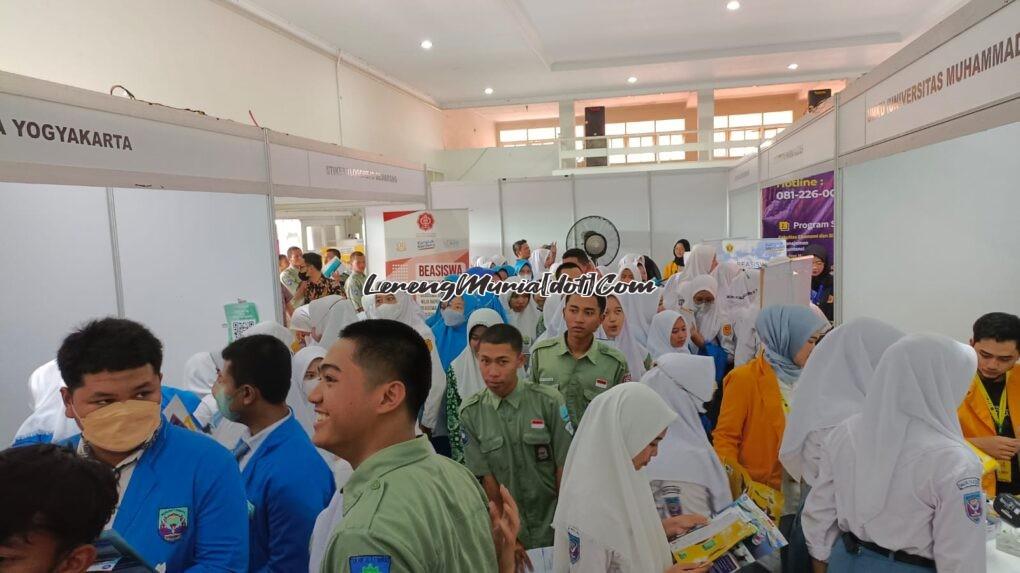 Foto siswa memadati ruangan Expo Pergurusn Tinggi