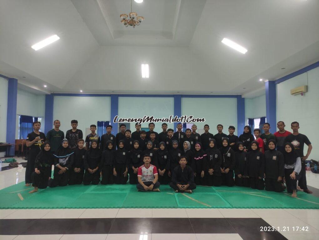 Foto bersama sebelum latihan bersama dimulai