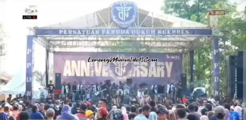 Foto pertunjukan musik dangdut New Monata di Lokasi Wisata Waduk Seloromo Gembong
