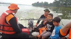 Foto Tim SAR berpatroli di perairan Waduk Seloromo Gembong | LERENG MURIA Foto Tim SAR berpatroli di perairan Waduk Seloromo Gembong
