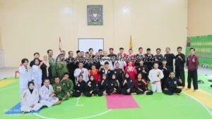 Foto bersama acara silaturahmi dan sosialisasi peraturan pertandingan pencak silat