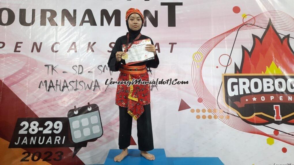 Foto Keymitha Putri Ristianto juara 1 seni tunggal putri