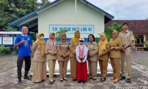 Foto Zahra bersama dewan guru