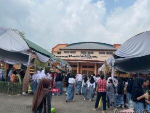 Foto masyarakat umum mengunjungi Smanda Market Day