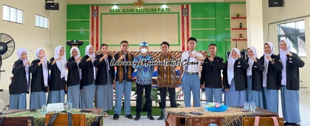 Foto bersama Syaifur Hidayat (tengah berikat kepala) bersama Forum OSIS Kabupaten Pati