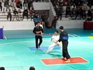 Foto atlit putra sedang berlaga