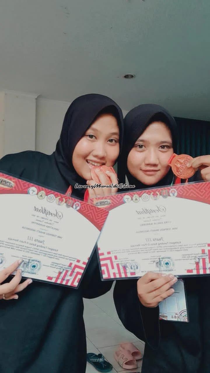 Foto Salatina Nuhantini (kiri) dan Citra Amelia Wardanu atlit SH Terate SMK TBI Pati