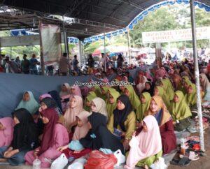 Foto pengunjung yang menghadiri Lelang Kelambu