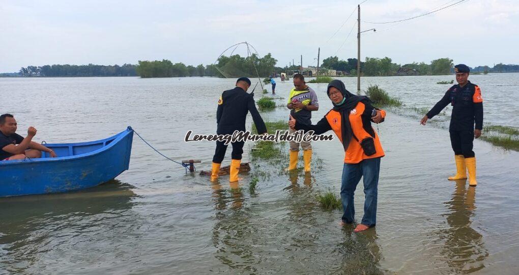 Foto tim relawan yang diterjunkan di desa-desa Kecamatan Jakenan