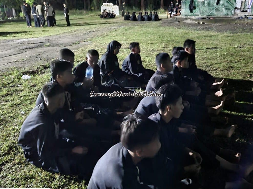 Foto siswa sedang istirahat dalam kegiatan UKT