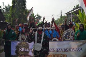 Foto salah peserta Kirab Budaya berbusana tradisional dan modern