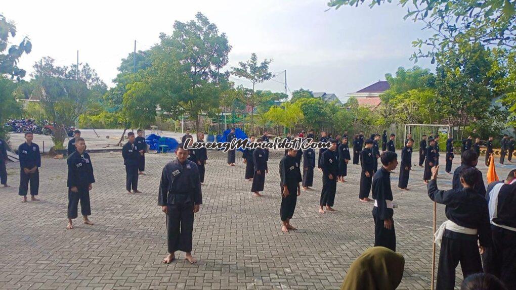 Foto siswa sedang peregangan