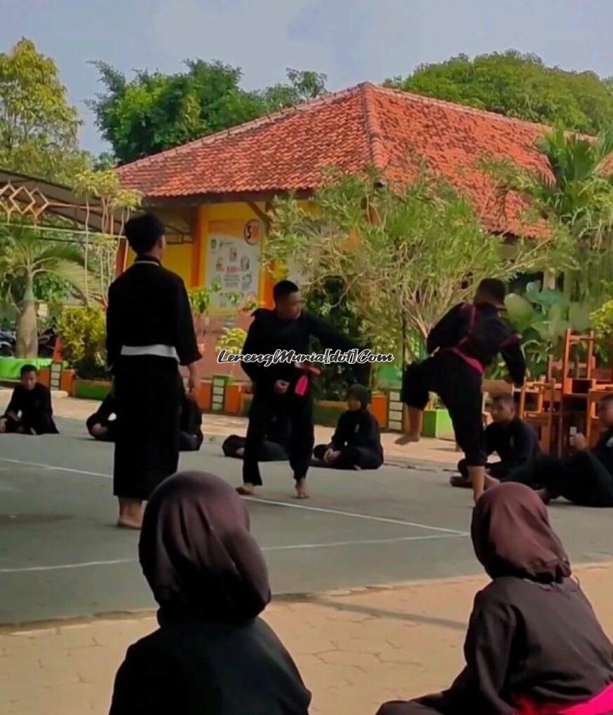 Foto acara sambung siswa putra sabuk jambon