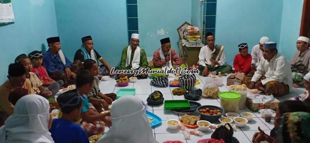 Foto acara megengan di salah satu mushola di Desa Dadirejo Margorejo