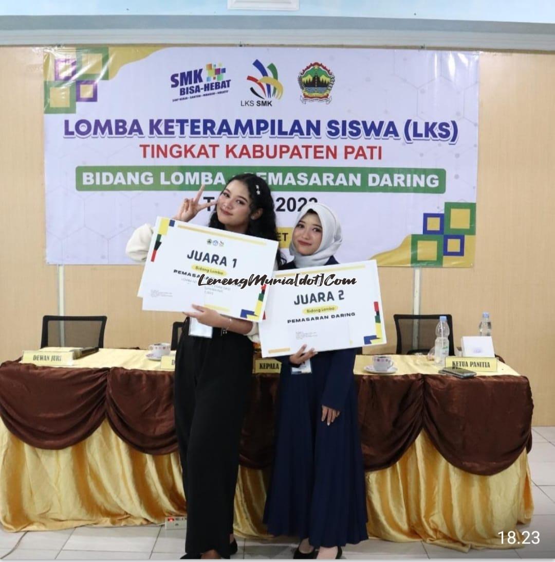 Foto juara LKS Pemasaran Daring siswa SMKN 1 Pati Mutiara Kasih (kiri) dan Shanti Maulida (kanan)