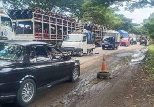 Foto kemacetan lalu lintas Jalur Pantura Pati-Juwana