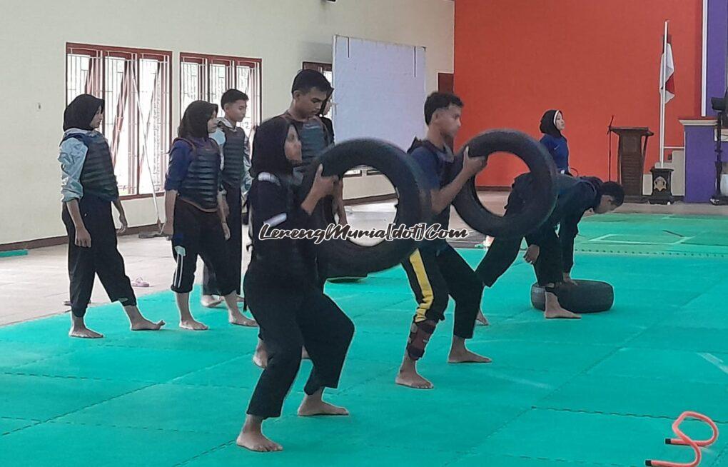 Foto atlet latihan kelincahan