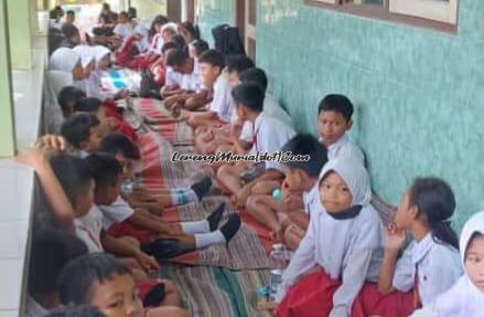 Foto siswa bersemangat mengikuti Pesantren Kilat