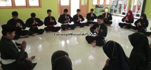 Foto suasana doa bersama menjelang ujian sekolah oleh pelajar anggota SH Terate Pati Kota
