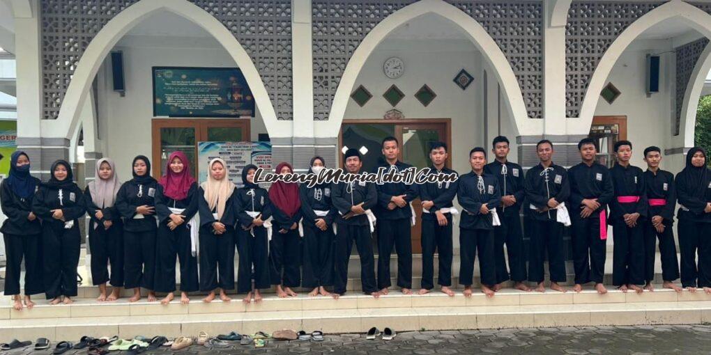 Foto bersama peserta dan pembina seusai doa bersama