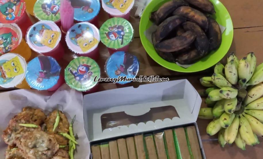 Foto berbagai macam menu takjil di Mushola Al Falah | LERENG MURIA Foto berbagai macam menu takjil di Mushola Al Falah