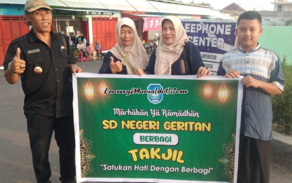 Foto bersama Kepala SDN Geritan Sudaryati,S.Pd.(nomor 2 dari kanan), Kades Geritan Agus Suntoro (paling kiri), perwakilan guru dan siswa