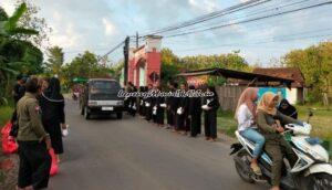 Foto anggota SH Terate berbagi takjil di Dukuh Jetak Desa Angkatan Lor Tambakromo