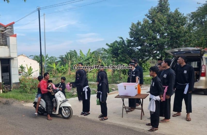 Foto bagi takjil SH Terate di Dukuh Criwik Desa Sitiluhur Gembong