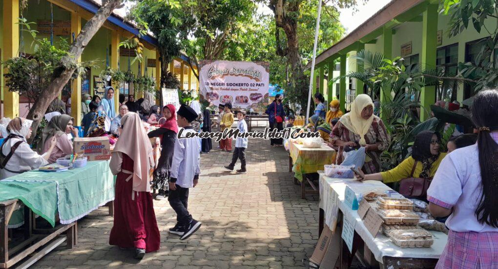 Foto suasana keramaian   kegiatan  Bazar Ramadan