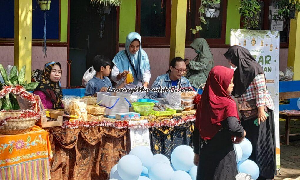 Foto salah satu penampilan stand kelas 2 yang artistik dan estetik