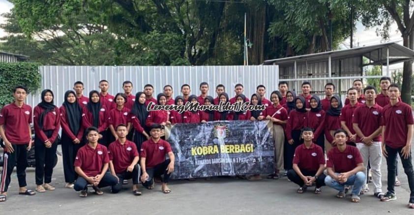 Foto bersama setelah bagi takjil keliling