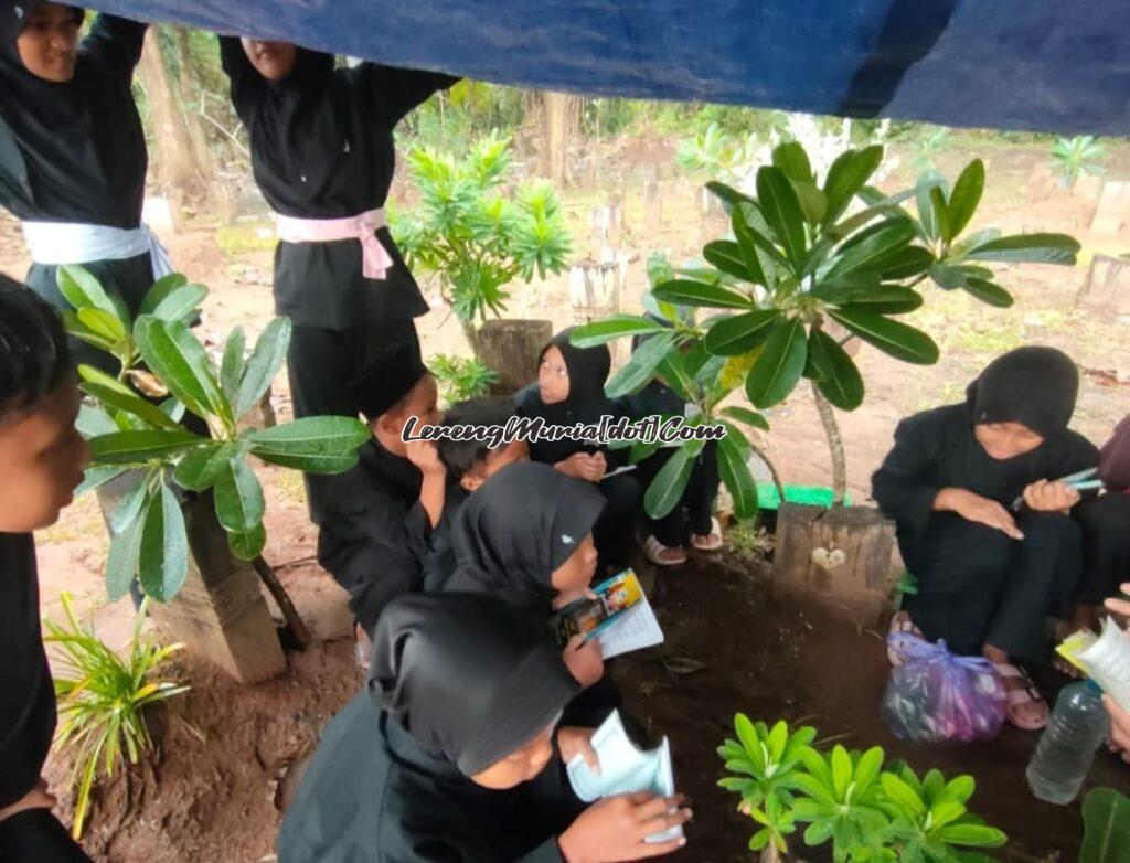 Foto anggota SH Terate sedang ziarah kubur di makam Mas Rusono TPU Damarjati Gabus Pati