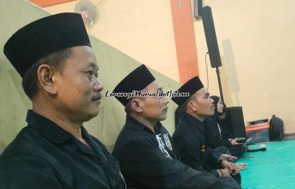 Foto Muh. Sururi (paling kiri) bersama Pengurus Cabang Pati yang lain