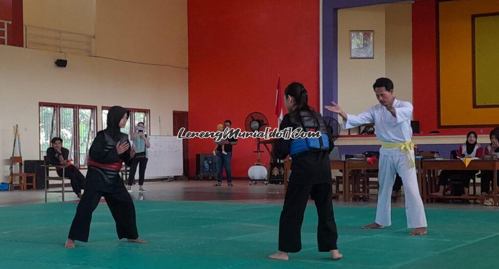 Foto kategori tanding putri, dua altet siap untuk bersaing mengukir prestasi