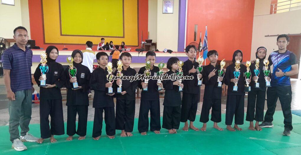 Foto bersama para juara O2SN dan panitia