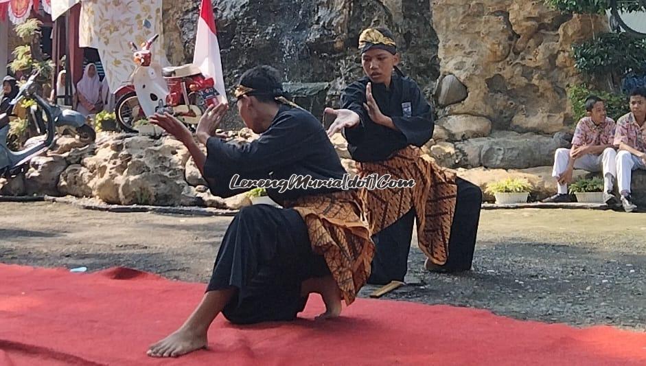 Foto teknik permainan pasang bawah diperagakan oleh pesilat SH Terate