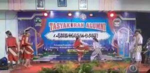 Foto pesilat SH Terate menjadi prajurit kethoprak dalam Tasyakuran Alumni SMKN 3 Pati