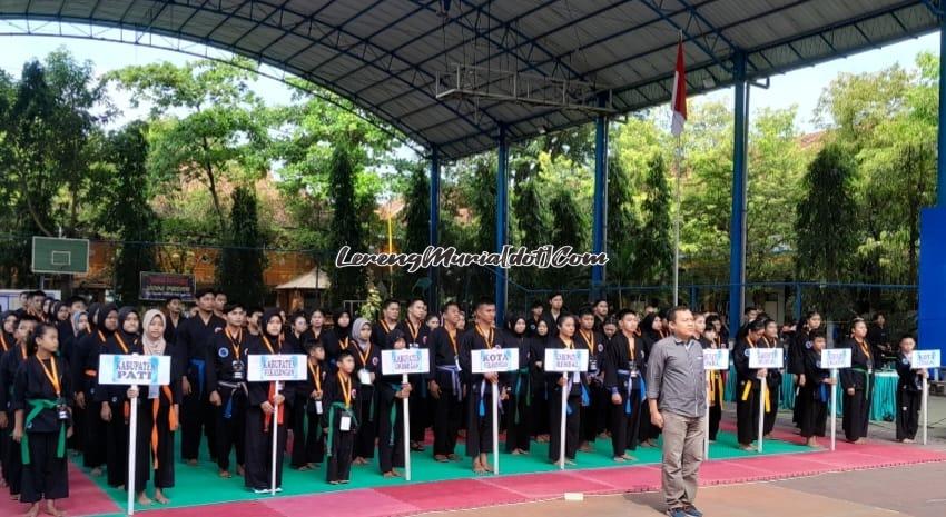 Foto kontingan kabupaten/kota di acara pembukaan Kejurda Hapkido