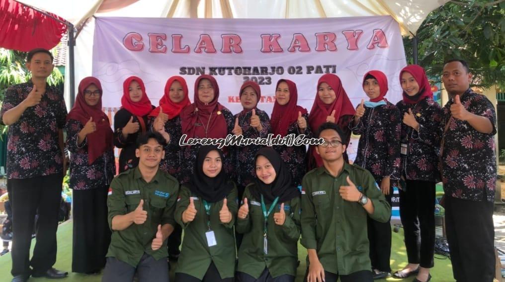 Foto bersama Dewan Guru dan mahasiswa Kampus Mengajar 5