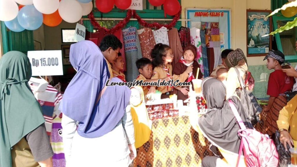 Foto siswa SDN Kutoharjo 02 Pati sedang mengembangkan kreatifitas wira usaha