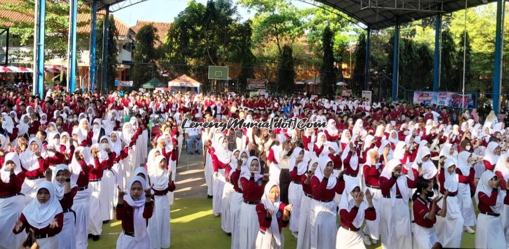 Foto Senam Palajar Pancasila yang diikuti oleh seluruh siswa SMPN 3 Pati