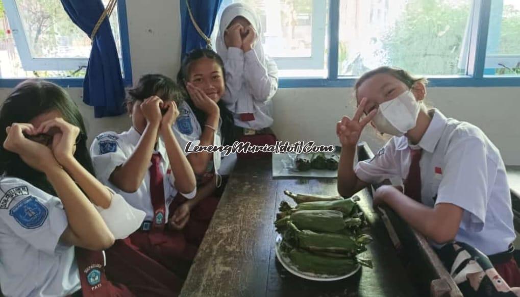 Foto hasil aneka kuliner berupa nasi bakar telur asin karya siswa