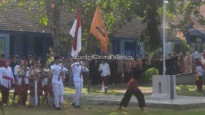 Foto cucuk lampah pesilat SH Terate di acara Wisuda Purnawiyata SMPN 1 Gembong