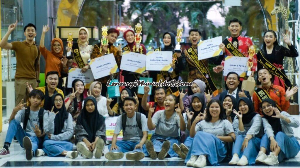 Foto bersama suporter dan siswa SMAN 3 Pati pemenang Lomba Duta Genre Kabupaten Pati 2023