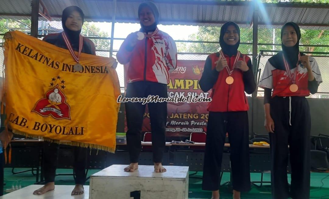 Foto Silvi Pramudyastuti (ke dua dari kanan) juara 3 Popda Jateng