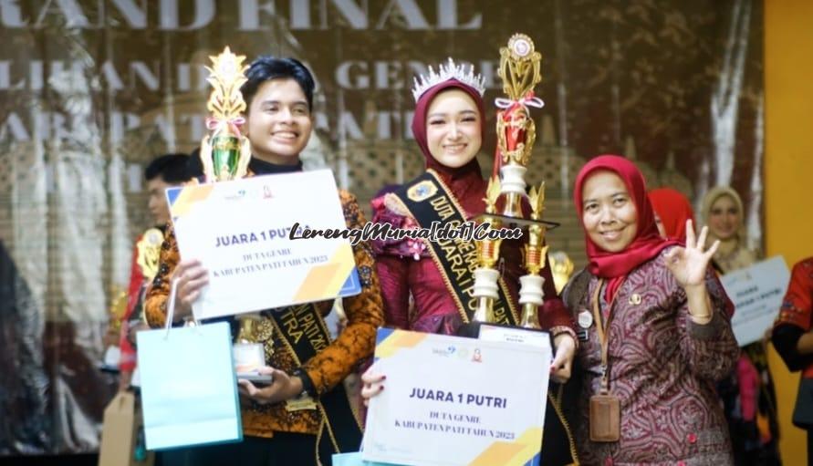 Foto Abhipraya  Fahar juara 1 putra (kiri) dan Nikey Farah Toh juara 1 putri (tengah) Duta Genre Kabupaten Pati