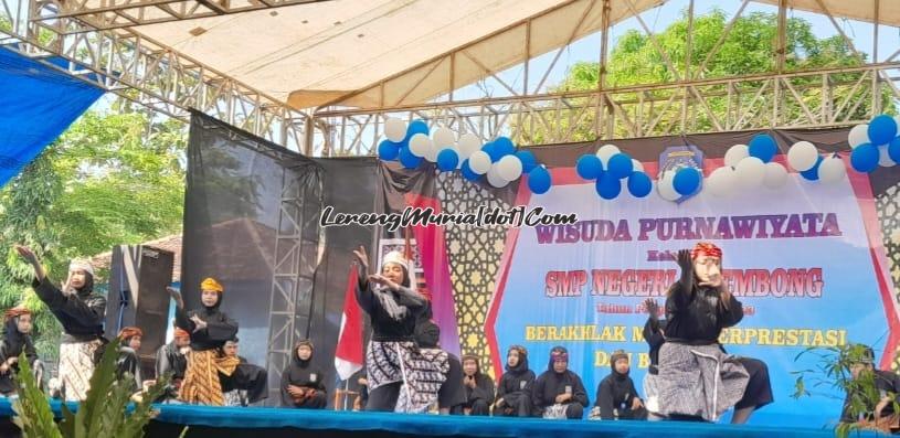 Foto pesilat SH Terate tampil dalam acara Wisuda Purnawiyata SMPN 1 Gembong