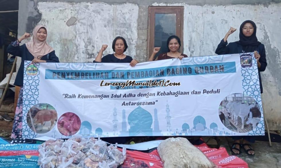 Foto bakti sosial daging kurban di Dukuh Semi Desa Semirejo Kecamatan Gembong